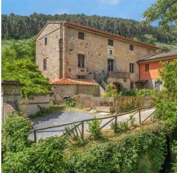 Uno Spazio Di Relax In Toscana Apartment Buti Luaran gambar